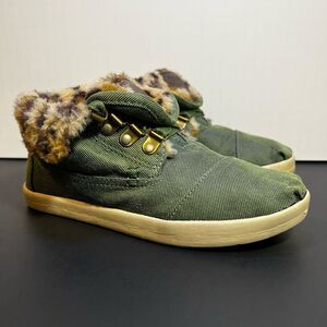 Womens TOMS Faux Fur Cheetah Print Lace Up High Top Button Sneakers / Size 5